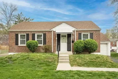 7125 Holly Hills Ave, Saint Louis, MO 63123