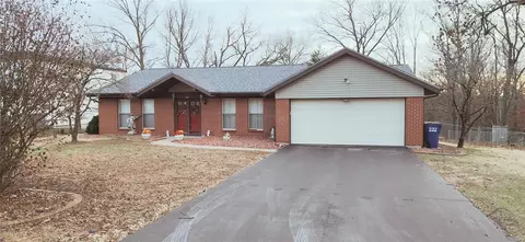 504 Alsmeyer Dr, O'fallon, MO 63366