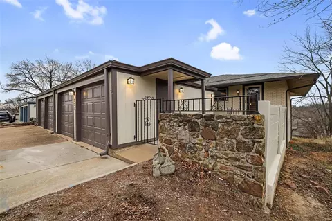971 Conestoga Dr, Manchester, MO 63021