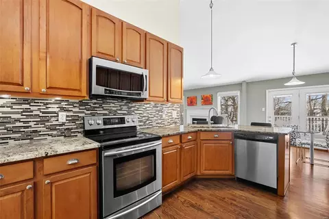 Kitchen - 527 Boulder River Dr, O'fallon, MO 63368 photo 2 of 4