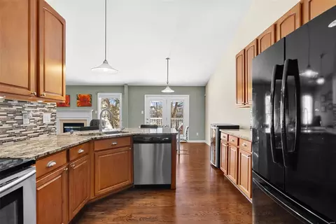 Kitchen - 527 Boulder River Dr, O'fallon, MO 63368 photo 4 of 4