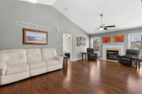 Living - 527 Boulder River Dr, O'fallon, MO 63368 photo 3 of 4