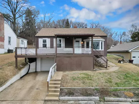 25 Goode Dr, Fenton, MO 63026