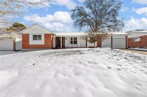 3050 Chadwick Dr, Florissant, MO 63033