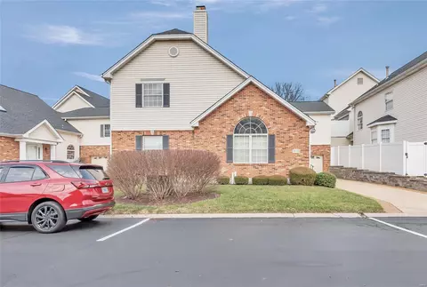 7435 Woodlawn Colonial Ln, Saint Louis, MO 63119