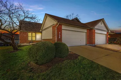 5106 Starboard Side Dr, Saint Louis, MO 63128