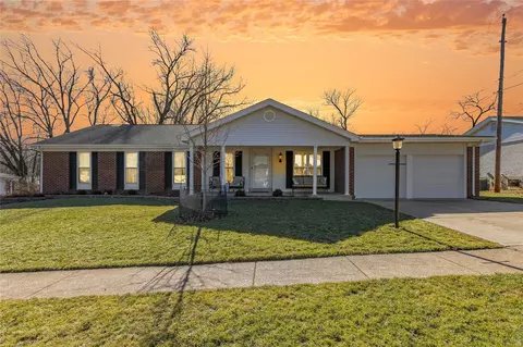 13270 Greenbough Dr, Saint Louis, MO 63146