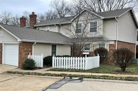 1113 Woodlake Village Dr #72, Saint Louis, MO 63141