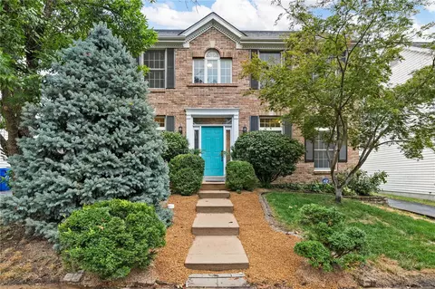 846 Lionsgate Dr, Saint Louis, MO 63130