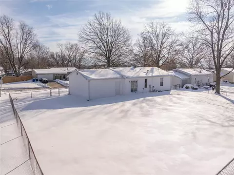 2401 Brookfield Ln, O'fallon, MO 63368 photo 3