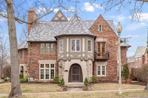 811 Glenridge Ave, Clayton, MO 63105