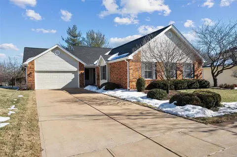 962 Kinsale Dr, Ballwin, MO 63021 photo 2