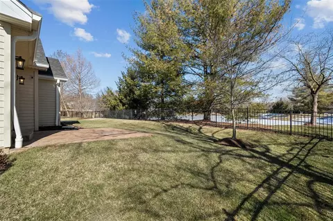 962 Kinsale Dr, Ballwin, MO 63021 photo 9