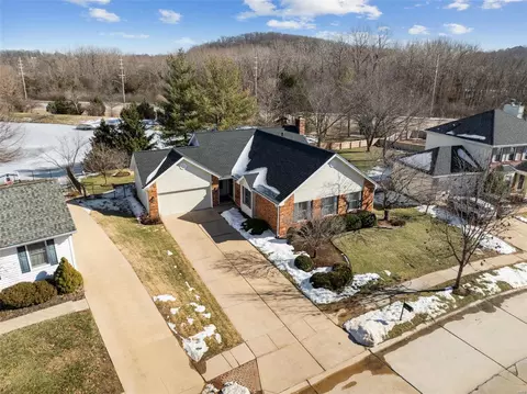 962 Kinsale Dr, Ballwin, MO 63021