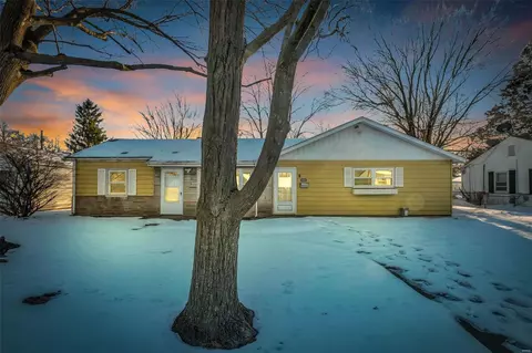 4318 Saint Regina Ln, Saint Ann, MO 63074
