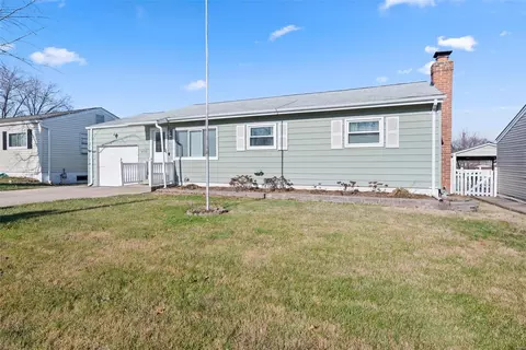 4135 Green Park Rd, Saint Louis, MO 63125