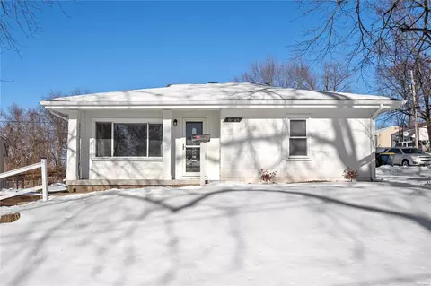 10905 Lee Ln, Saint Ann, MO 63074