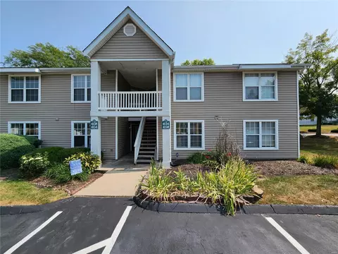 4154 Island Terrace Ct, Florissant, MO 63034