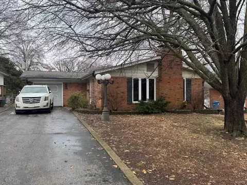 2852 Krem Ave, Saint Louis, MO 63114