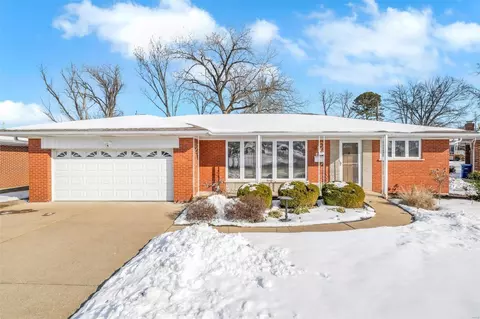 803 Rainbow Dr, Saint Louis, MO 63125