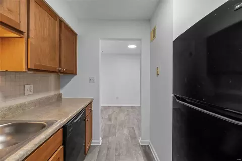Kitchen - 128 Shadalane Walk #B, Ballwin, MO 63011 photo 2 of 5