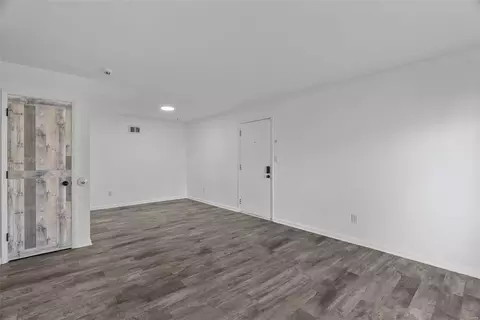 Living - 128 Shadalane Walk #B, Ballwin, MO 63011 photo 3 of 9