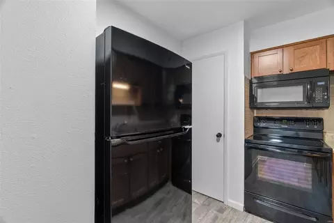 Kitchen - 128 Shadalane Walk #B, Ballwin, MO 63011 photo 5 of 5