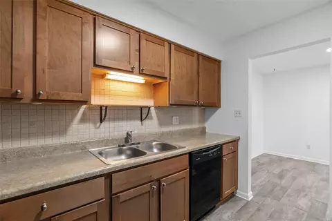 Kitchen - 128 Shadalane Walk #B, Ballwin, MO 63011 photo 4 of 5