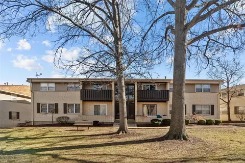 128 Shadalane Walk #B, Ballwin, MO 63011