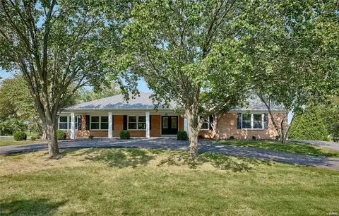 1323 Brynnwood Dr, Ladue, MO 63124