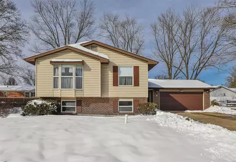 6 Park Charles Blvd S, Saint Peters, MO 63376