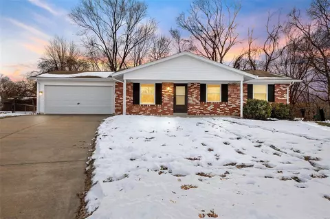 2175 White Ash Ct, Florissant, MO 63031