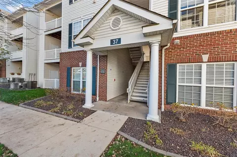37 Kassebaum Ln #105, Saint Louis, MO 63129