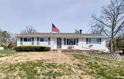 1325 Marsh Ave, Ellisville, MO 63011