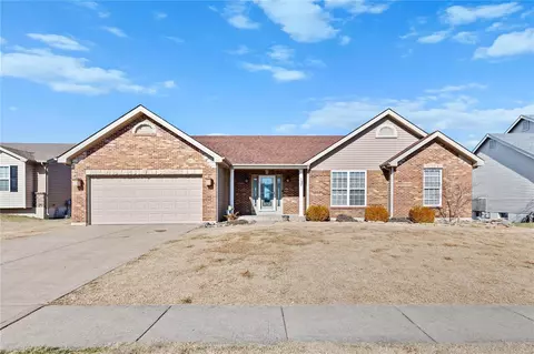 137 Prairie Bluffs Dr, Wentzville, MO 63385