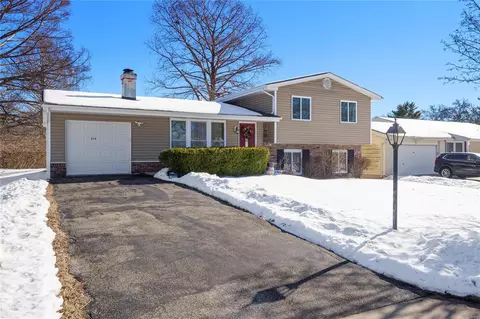 814 Judson Manor Dr, Saint Louis, MO 63141