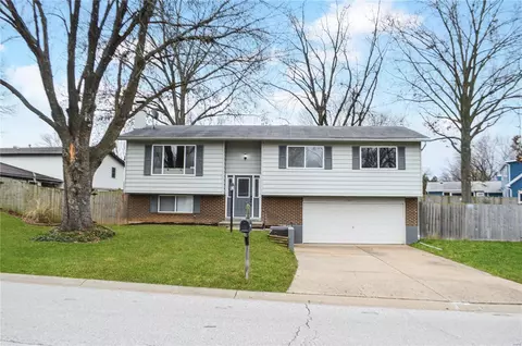 23 Roland Ln, Saint Peters, MO 63376