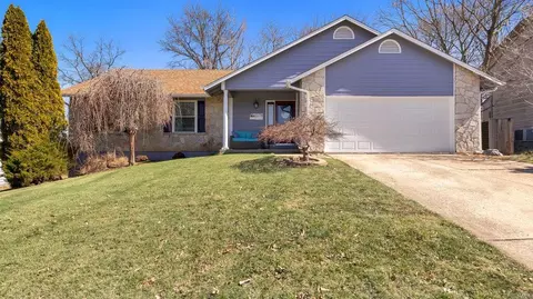 1378 Timothy Ridge Dr, Saint Charles, MO 63304