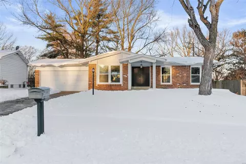 1414 Annilo Dr, Florissant, MO 63031