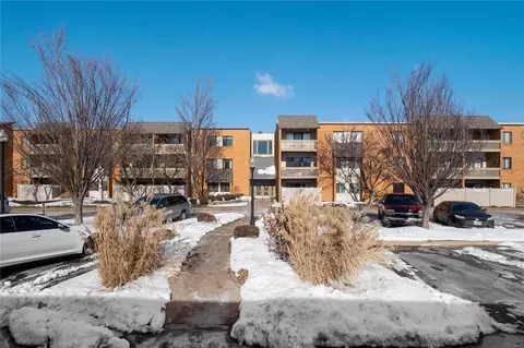 950 E Rue De La Banque #112, Creve Coeur, MO 63141