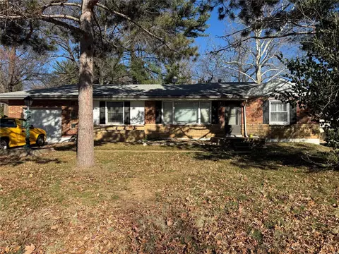 1145 Bosworth Dr, Saint Louis, MO 63137