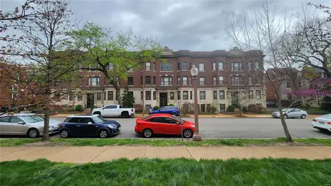 4508 Mcpherson Ave #2E, Saint Louis, MO 63108