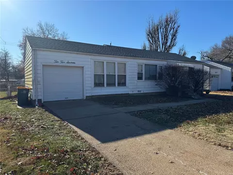 10216 Ashbrook Dr, Saint Louis, MO 63137