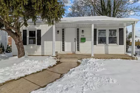 1720 Gallaher Ave, Saint Charles, MO 63301