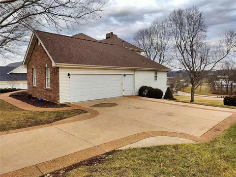 Exterior - 449 Eagle Pointe Landing Dr, Eureka, MO 63025 photo 3 of 6