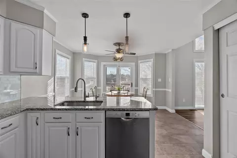 Kitchen - 449 Eagle Pointe Landing Dr, Eureka, MO 63025 photo 5 of 6