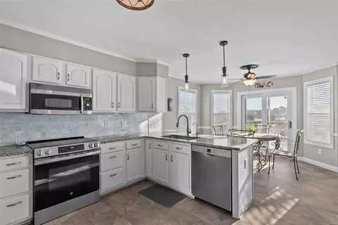 Kitchen - 449 Eagle Pointe Landing Dr, Eureka, MO 63025 photo 4 of 6