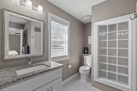 Bath - 449 Eagle Pointe Landing Dr, Eureka, MO 63025 photo 2 of 5