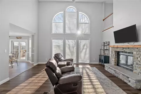 Living - 449 Eagle Pointe Landing Dr, Eureka, MO 63025 photo 1 of 3