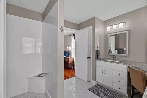 Bath - 449 Eagle Pointe Landing Dr, Eureka, MO 63025 photo 3 of 5